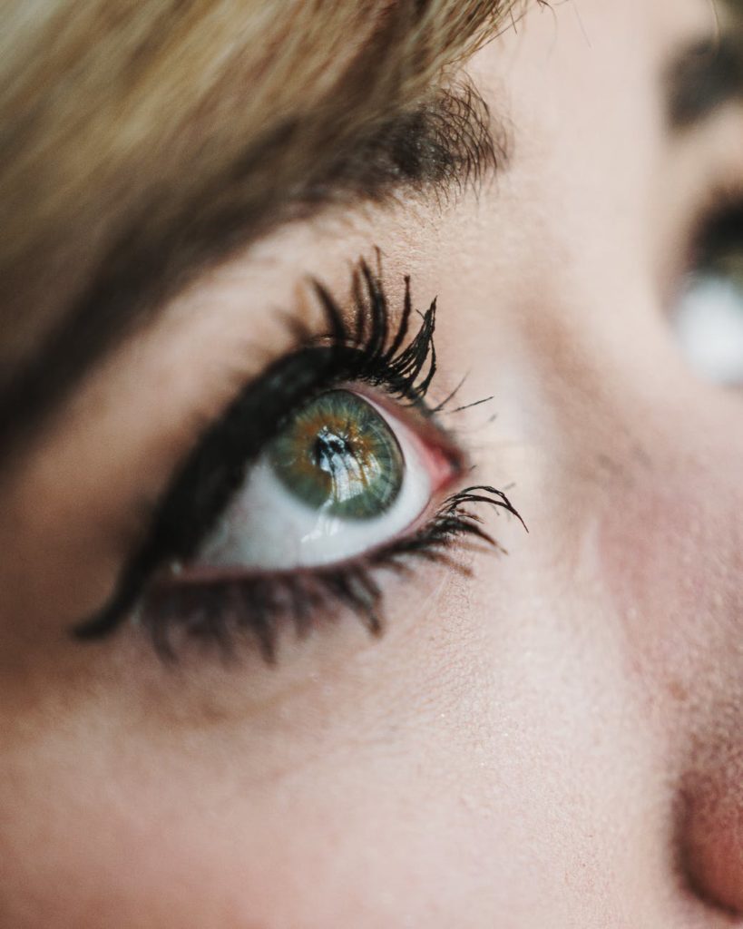 Smudge free Kajal or eyeliner - https://definitiveinfo.com